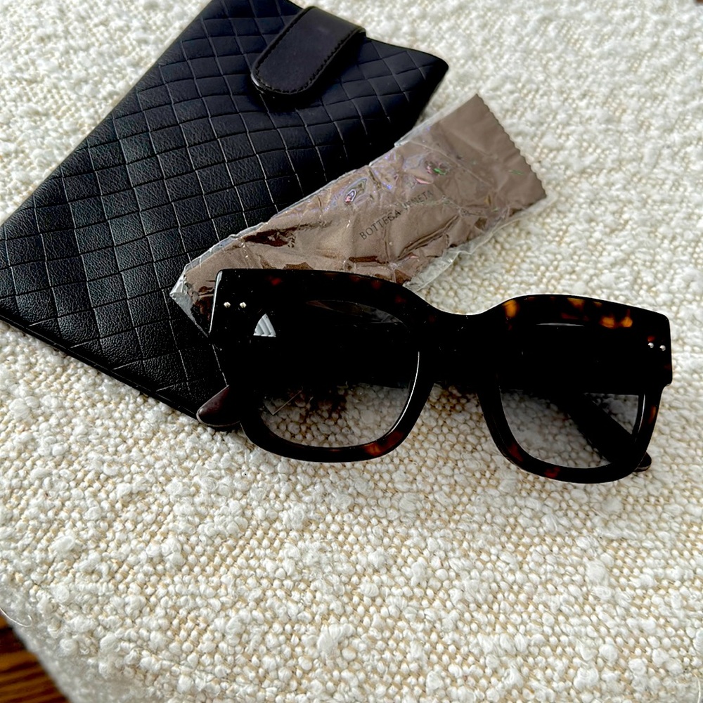 EUC - Bottega Veneta Sunglasses